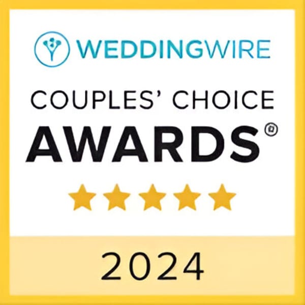 WeddingWire Couples' Choice Awards 2024 badge with five gold stars on a white and yellow background.